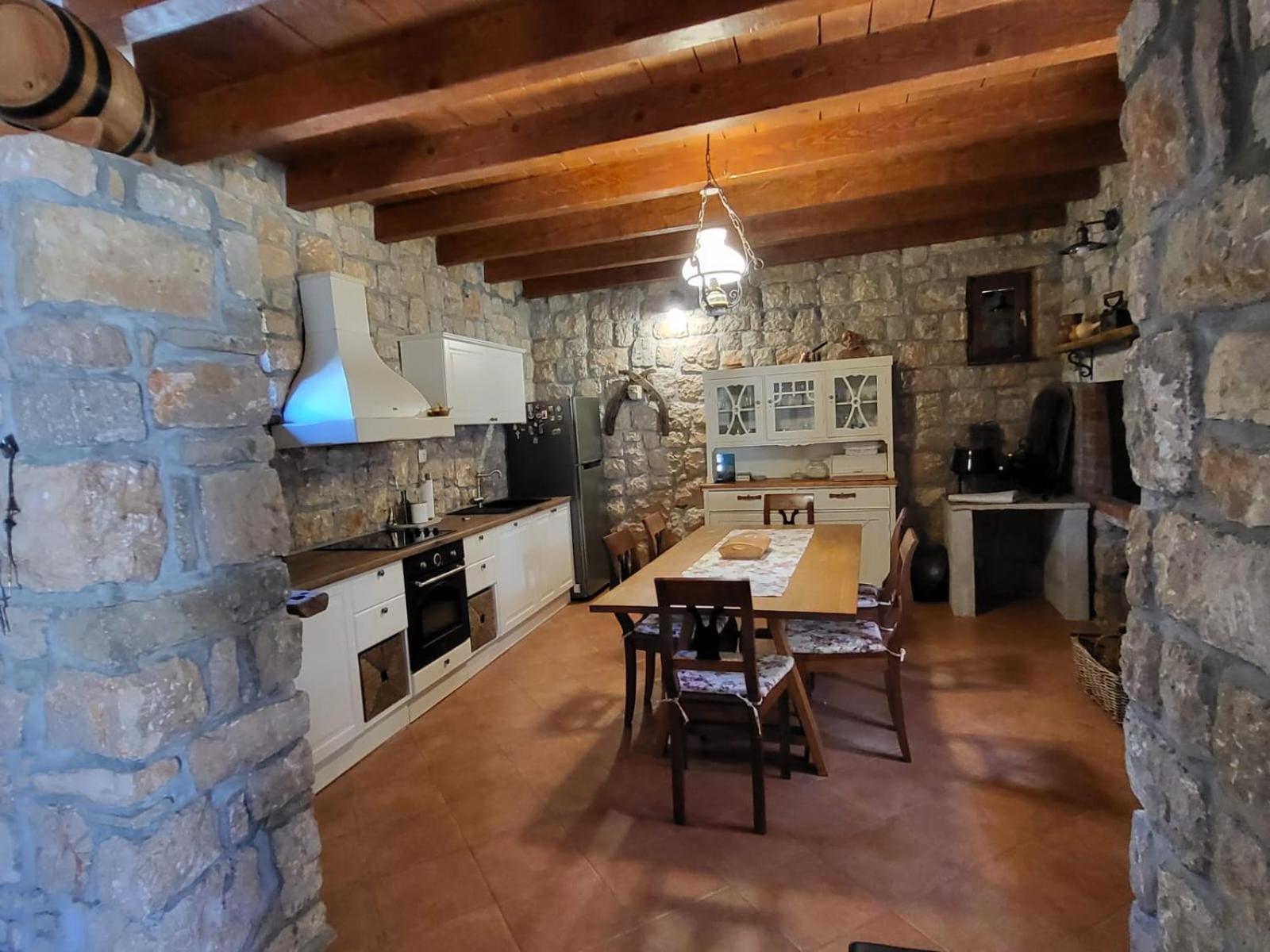 הוילה ווינייראץ Stone House Knezevic מראה חיצוני תמונה