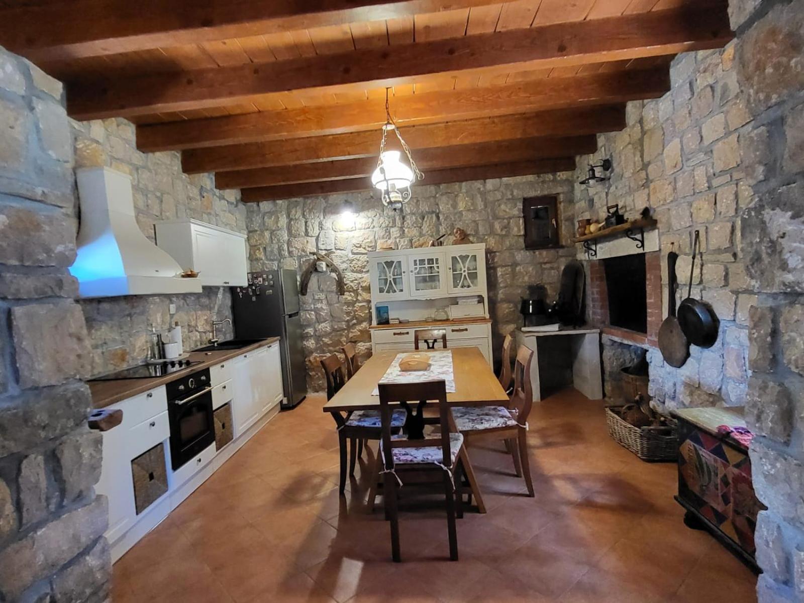 הוילה ווינייראץ Stone House Knezevic מראה חיצוני תמונה