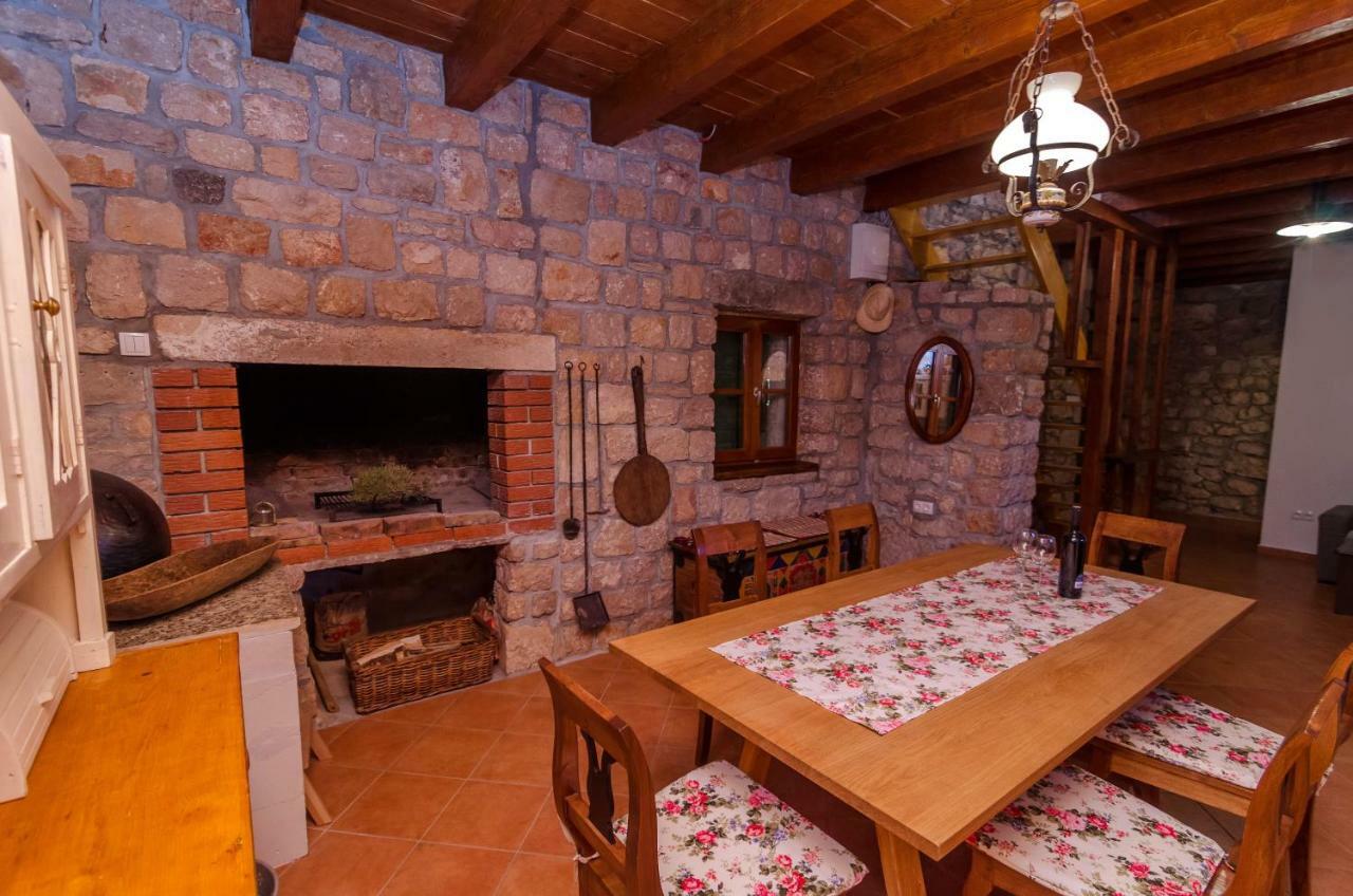 הוילה ווינייראץ Stone House Knezevic מראה חיצוני תמונה