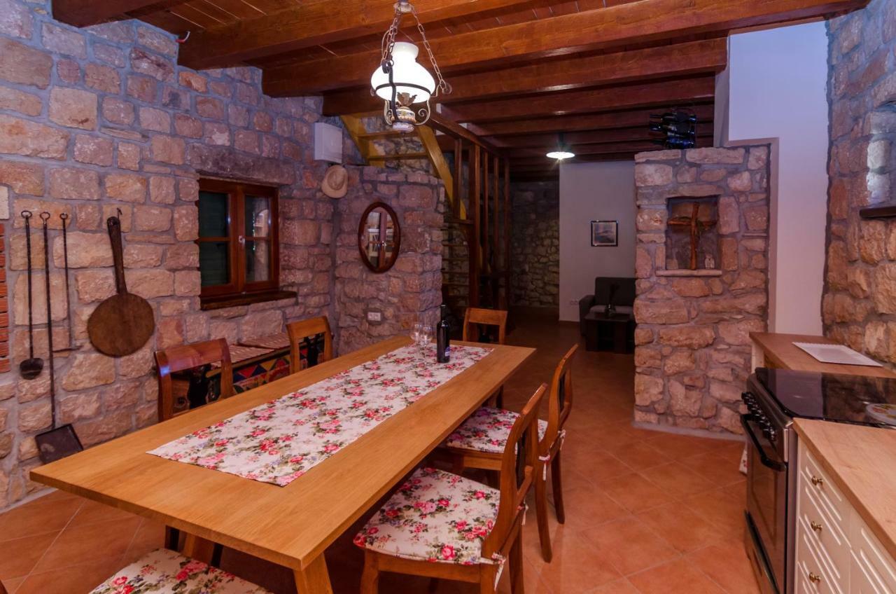 הוילה ווינייראץ Stone House Knezevic מראה חיצוני תמונה