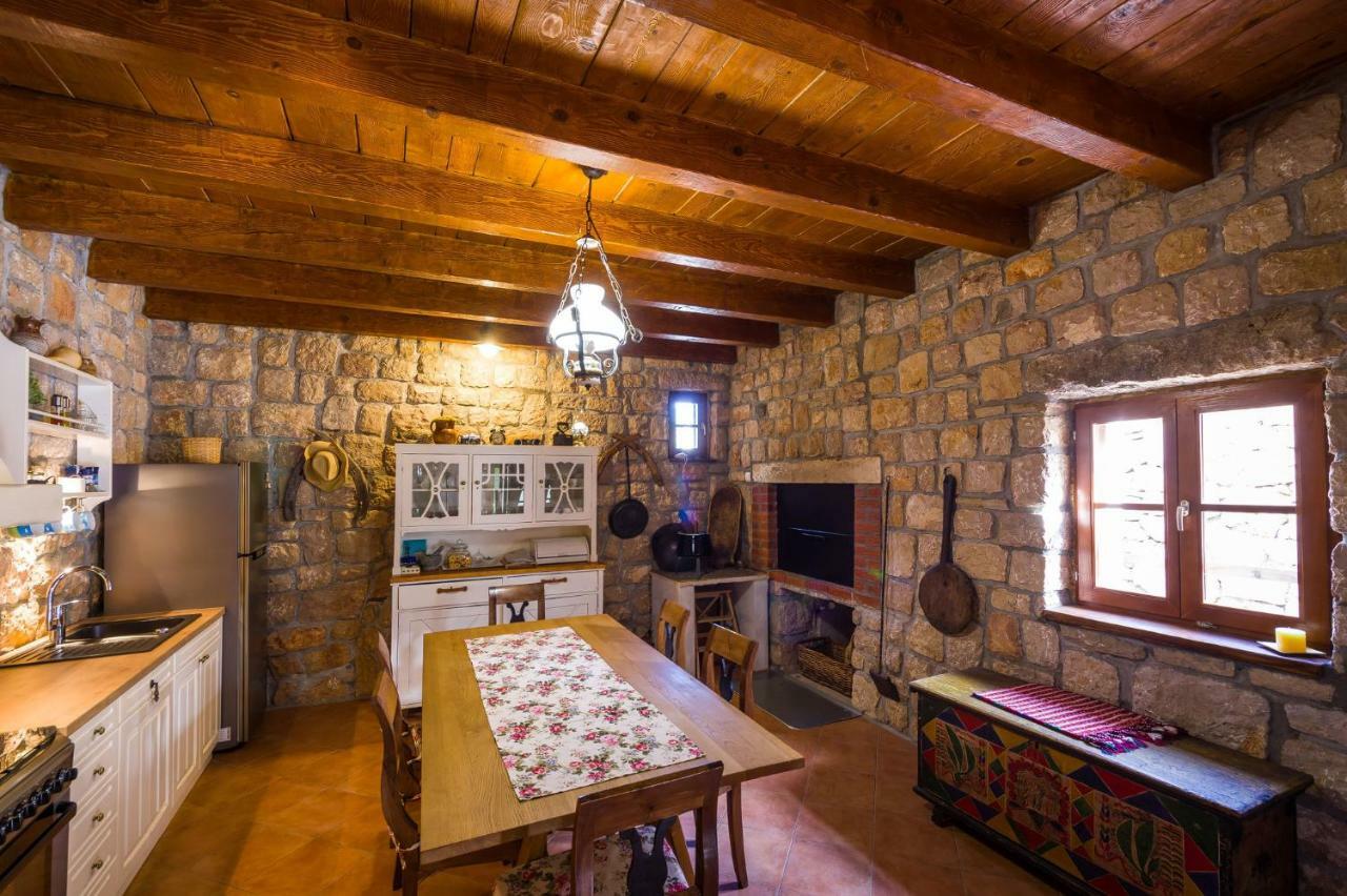 הוילה ווינייראץ Stone House Knezevic מראה חיצוני תמונה